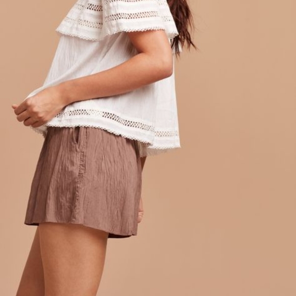 Aritzia Pants - Aritzia wilfred Blais short in BLACK colour